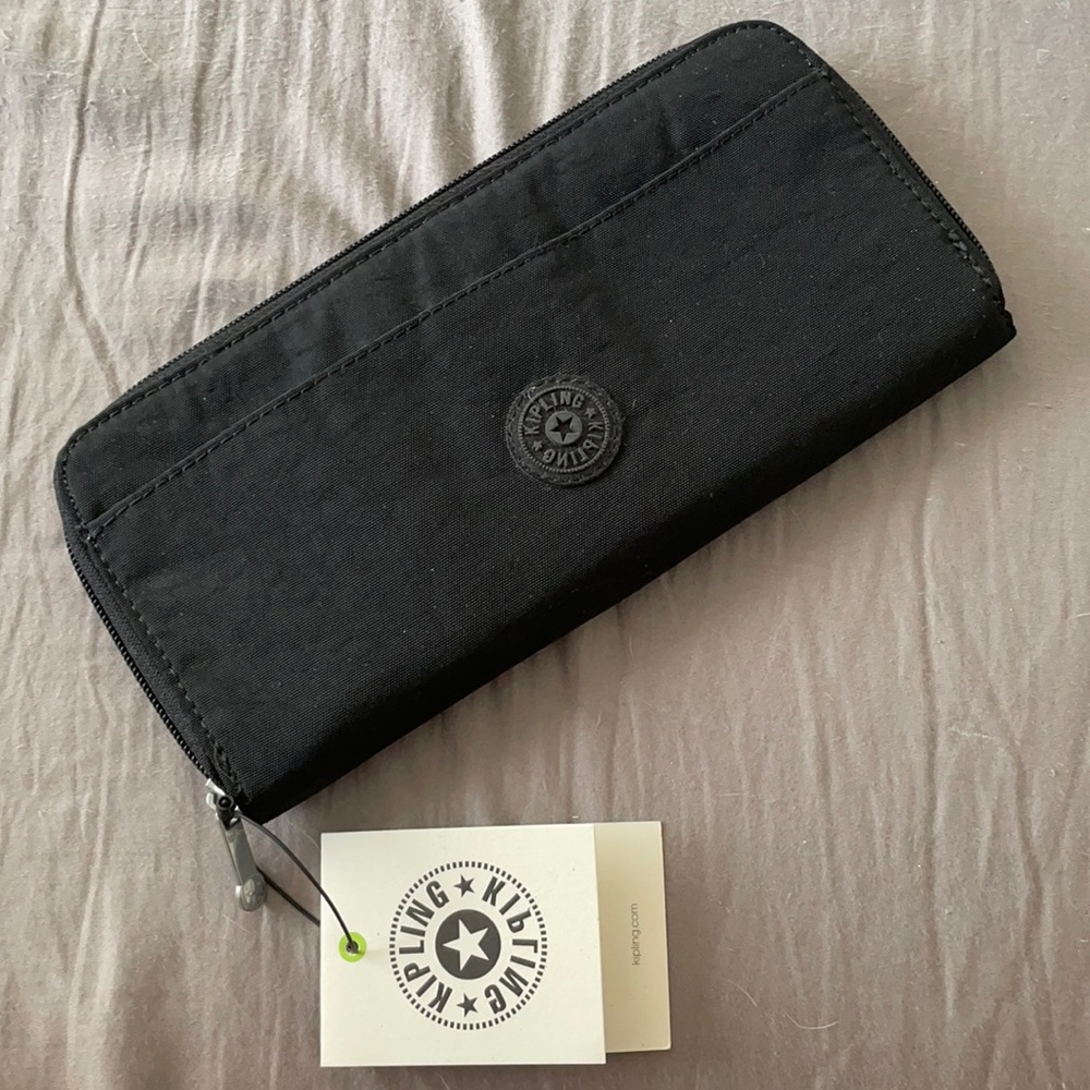 🚨 SALE // Kipling passport/travel doc holder